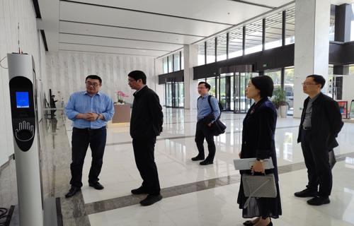 此外影石科技还面临着其他一系列挑战 真我12 Pro评测摄影实力不容小觑中端市场新贵